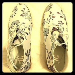 JC, worn once,  lilac,  gray, and white floral